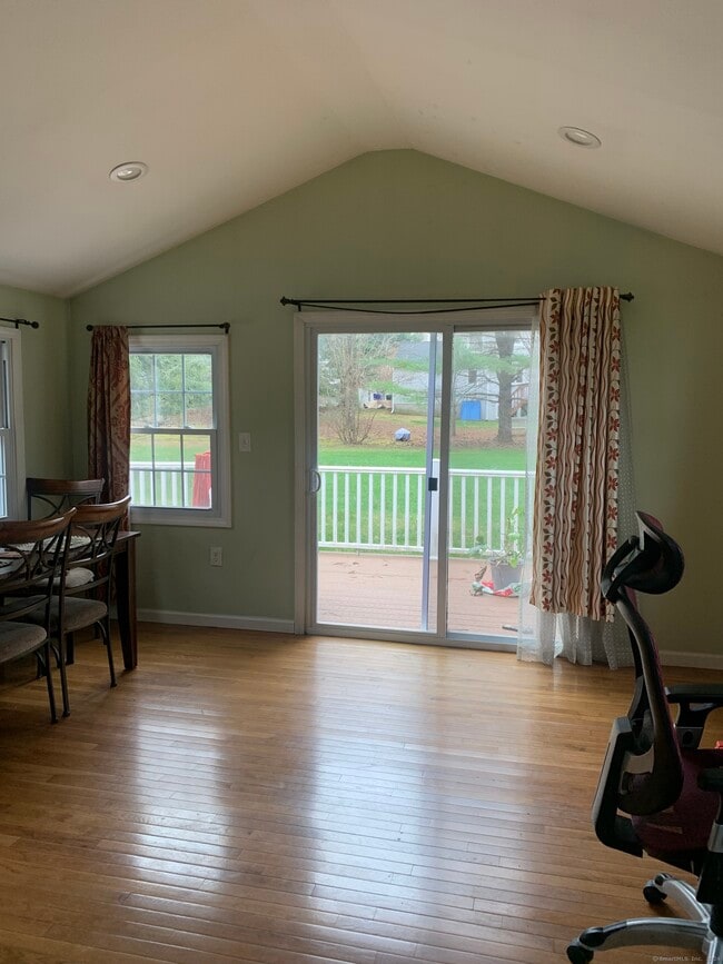 Building Photo - 12 Drake Ct