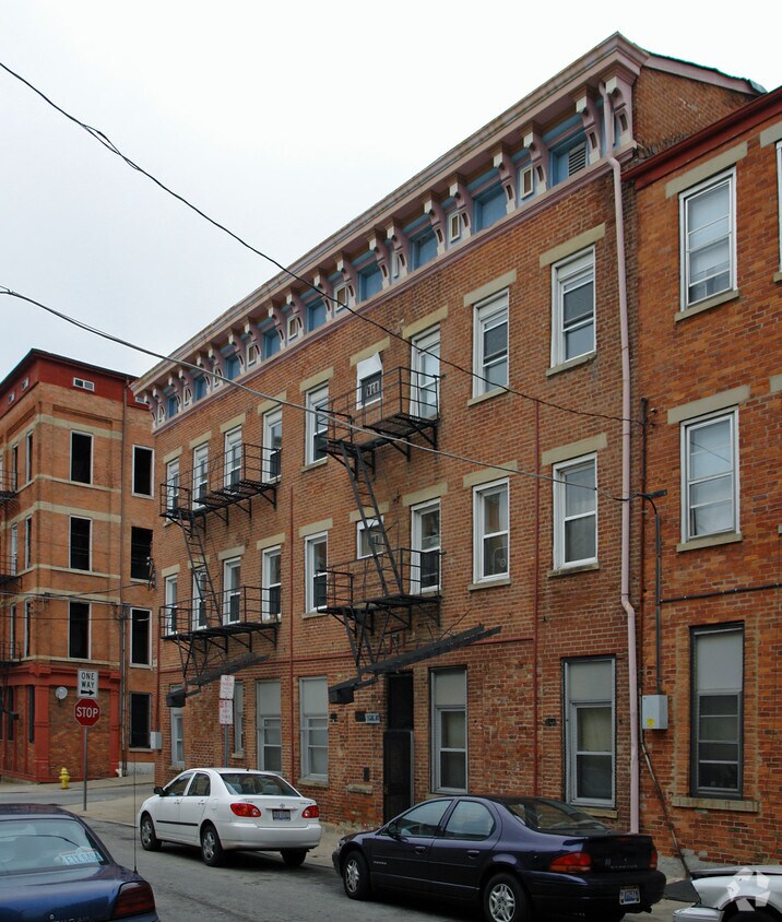 Primary Photo - Broadway Square