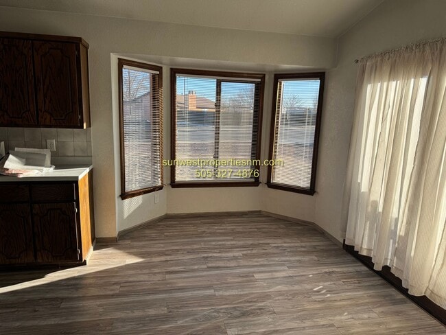 Foto del edificio - 3 bed, 2 bath