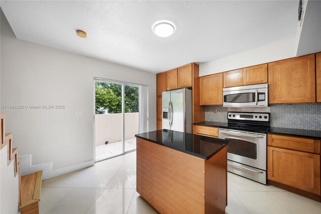 Foto del edificio - 8240 SW 149th Ct