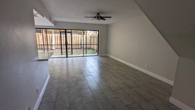 Foto del edificio - 8001 NW 27th Ct