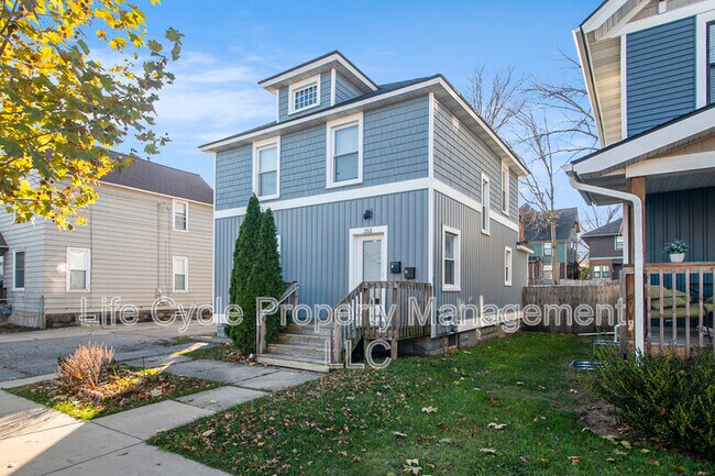 Building Photo - 353 Atlas Ave SE