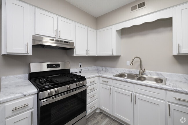 3BR, 1.5BA - 1,020SF - Kitchen - Quail pointe - SMP