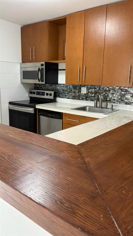 Foto del edificio - 7925 Fairview Dr