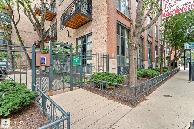 Foto del edificio - 701 W Jackson Blvd