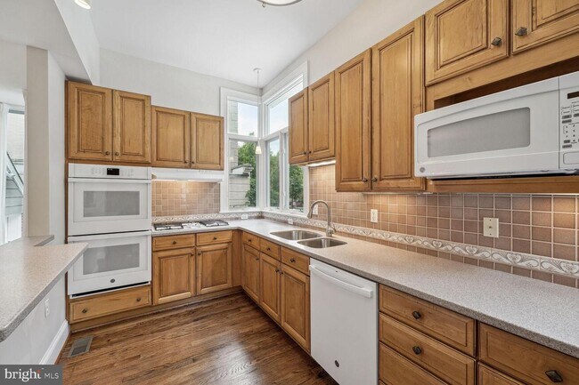 Foto del edificio - 4828 West Ln