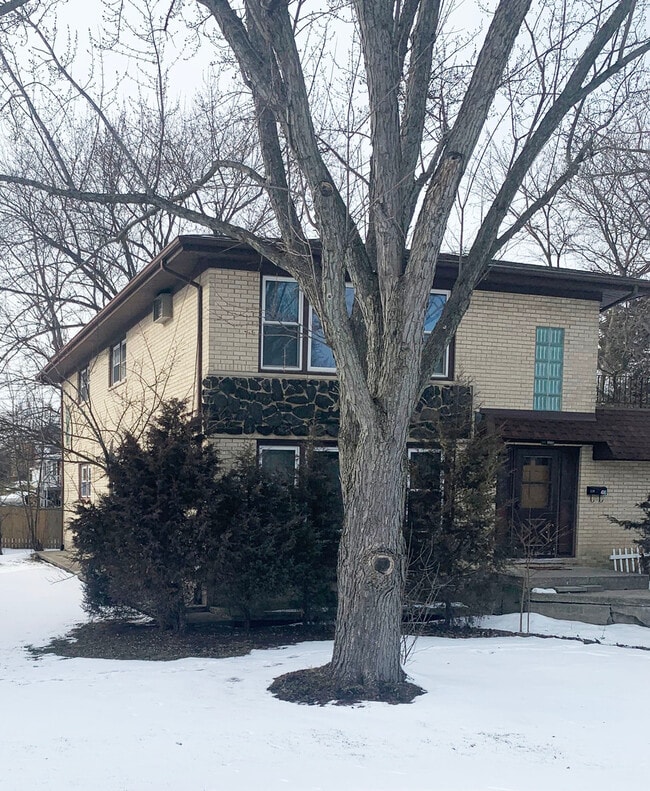 Building Photo - 416 S Summit St