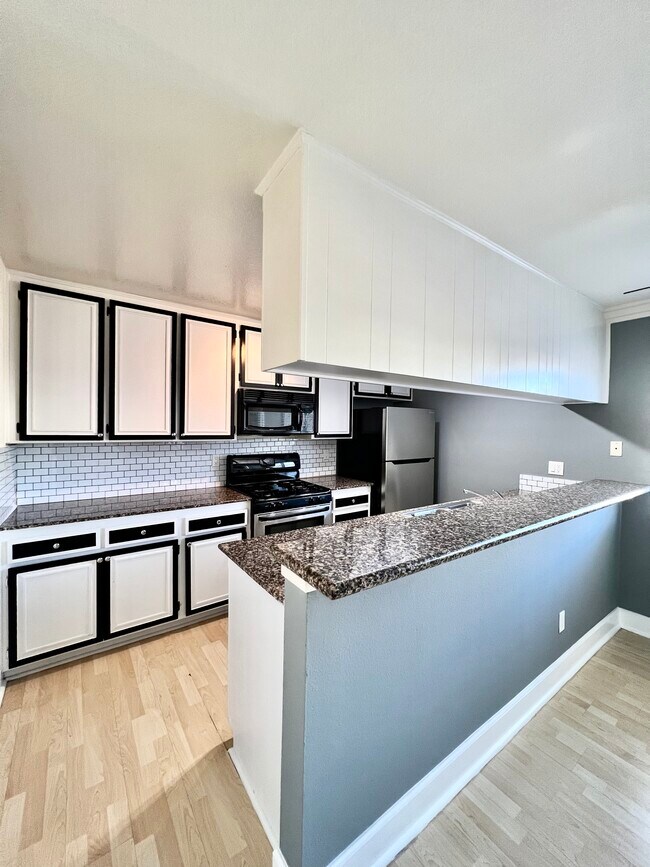 Foto del edificio - 7045 Woodley Ave