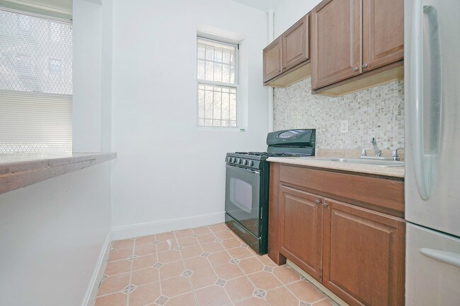 Building Photo - 141 W 111th St