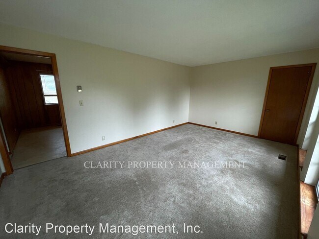 Building Photo - 3 br, 2 bath House - 1117 Ridge Top Dr.
