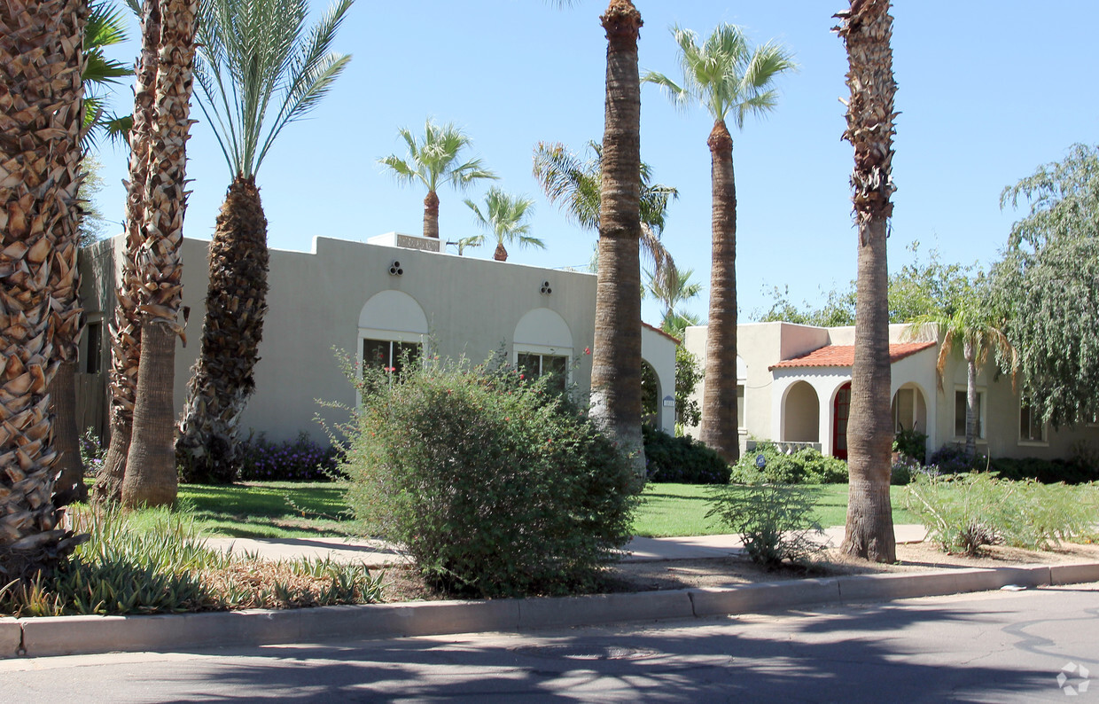 Primary Photo - 1011-1015 E Palm Ln