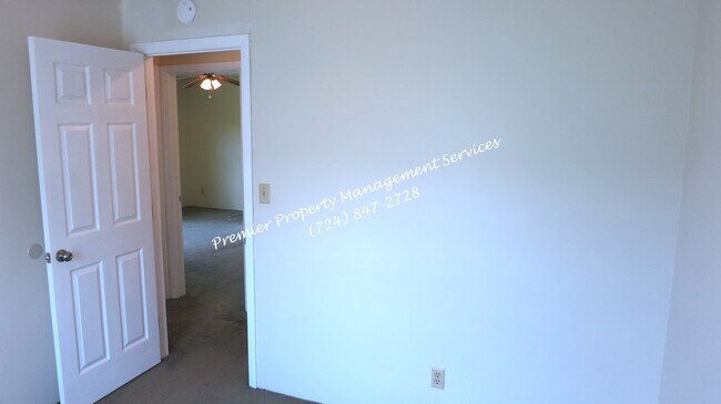 Foto del edificio - 511 Upper Service Rd
