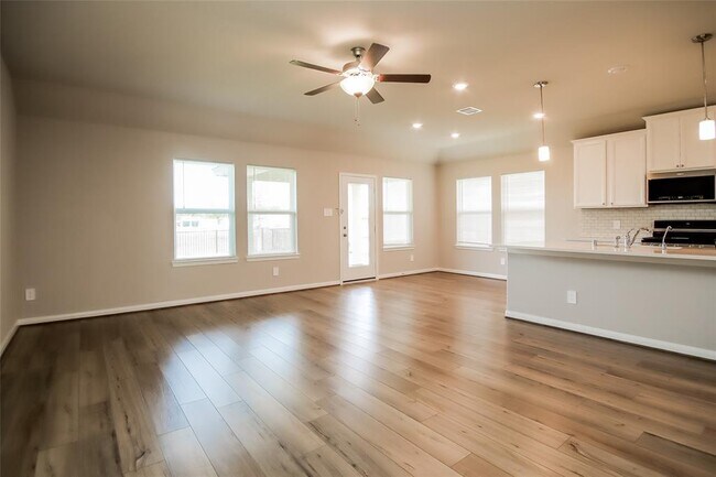 Building Photo - 3830 Dry Creek Dr