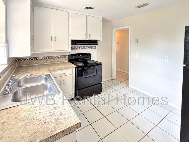 Building Photo - 4737 Sprite Rd