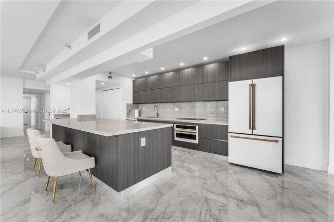 Foto del edificio - 19355 Turnberry Way