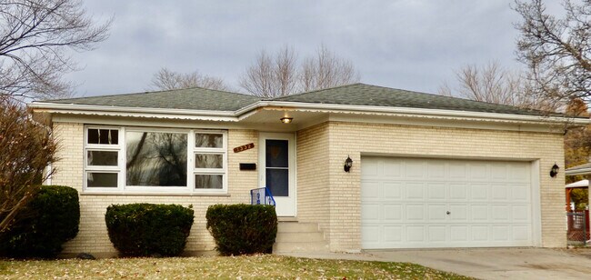 Building Photo - 1332 W Mulloy Dr