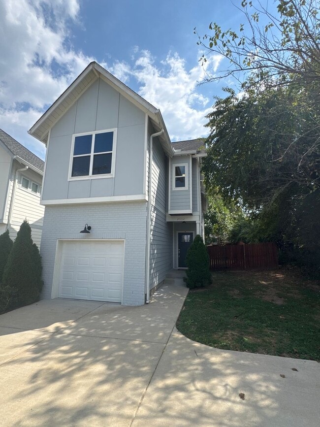 Stunning 3BR/2BA Home with Garage & Backya... - Stunning 3BR/2BA Home with Garage & Backya...