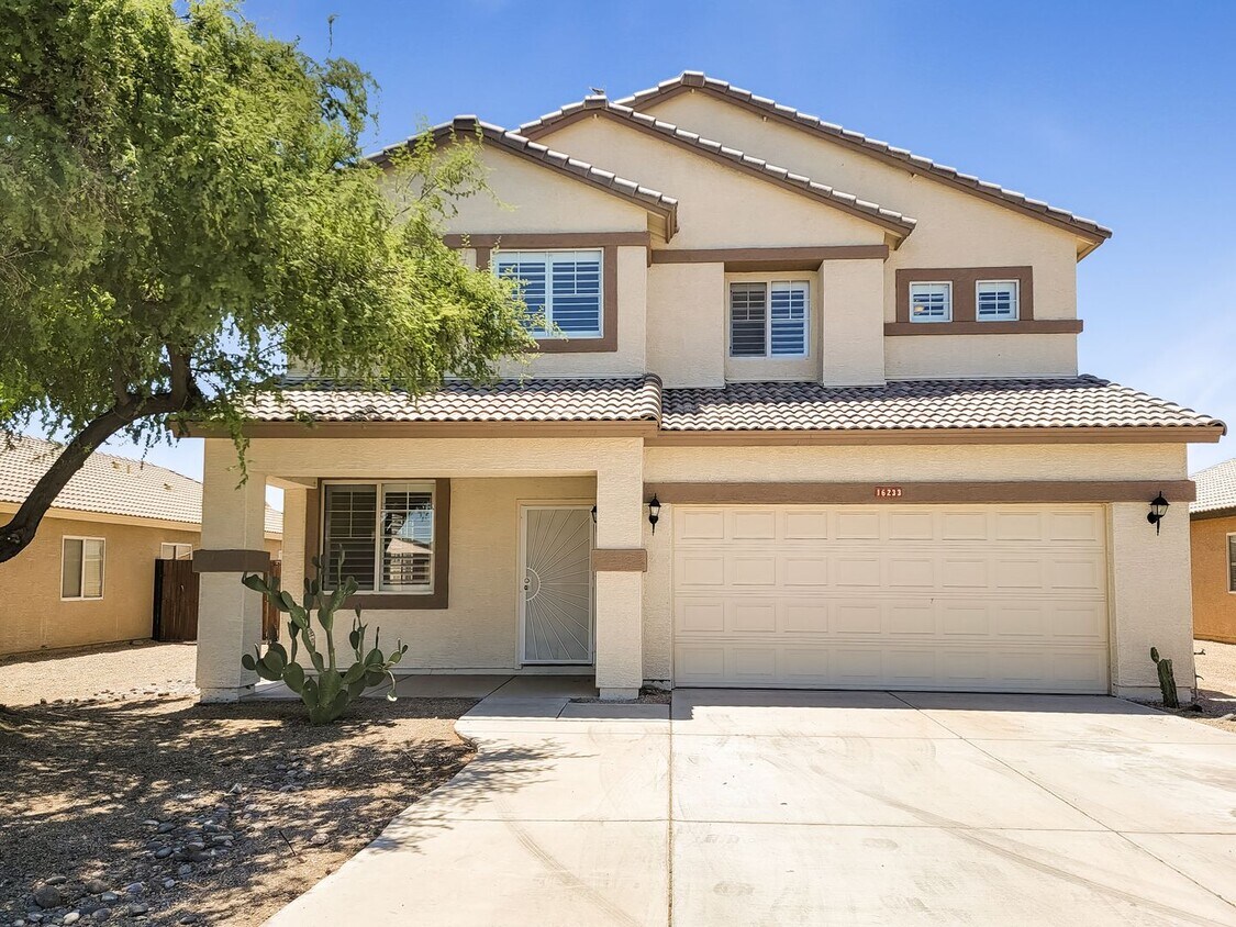 Foto principal - Lots of sq ft for the money in Goodyear!