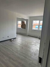 Building Photo - 1418 W Roosevelt Rd