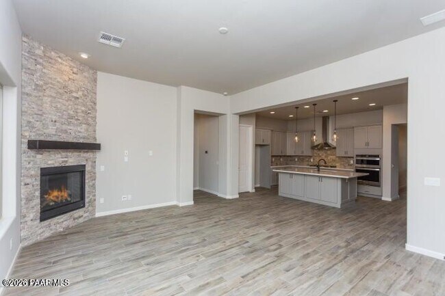 Building Photo - 488 Isabelle Ln