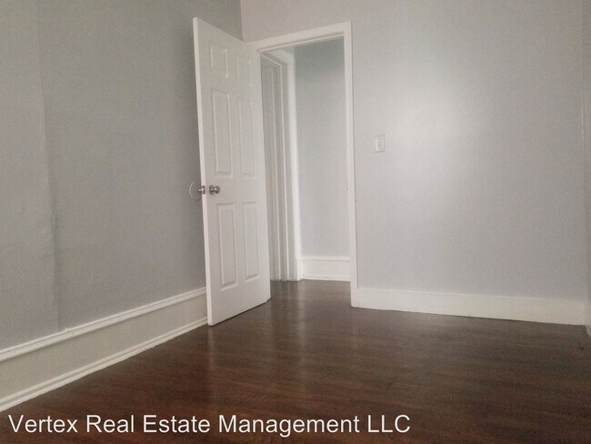 Building Photo - 923 Belmont Ave
