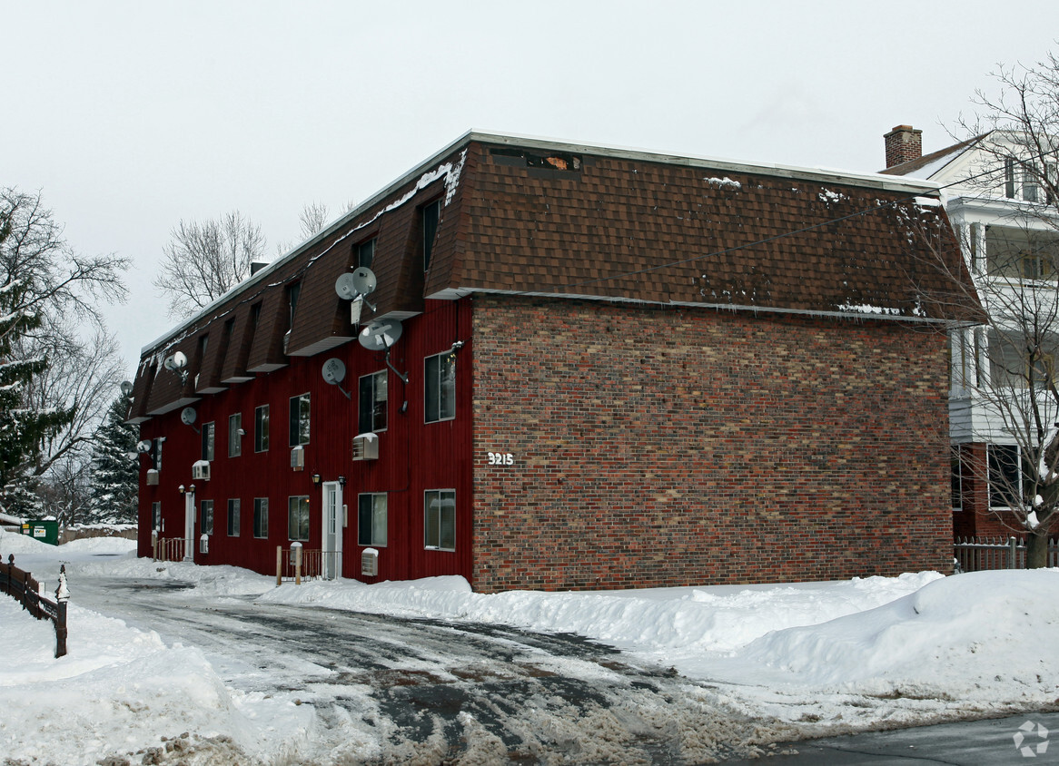 Primary Photo - 3215 James St