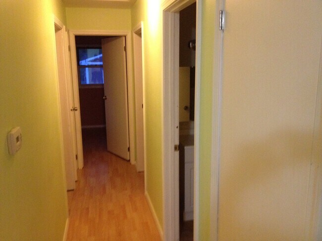 Building Photo - 324 Glenwood Dr