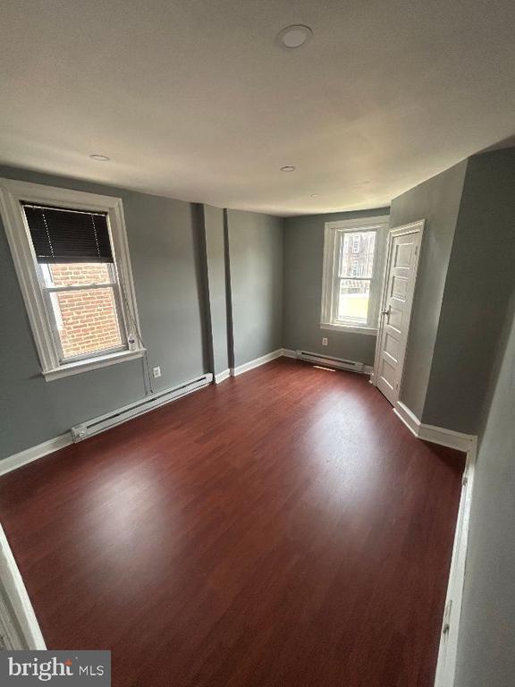 Foto principal - 4749 Bingham St