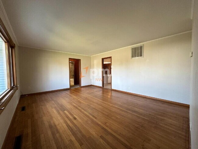 Building Photo - 202 E 250 S