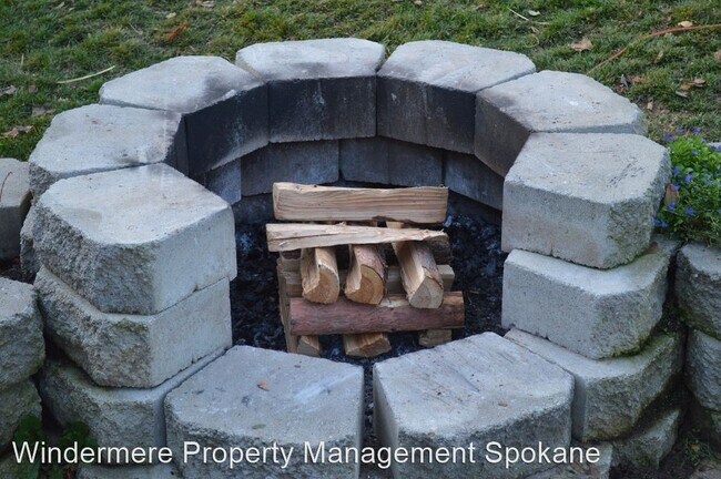 Foto del edificio - 5 br, 2 bath House - 562 Scenic Heights