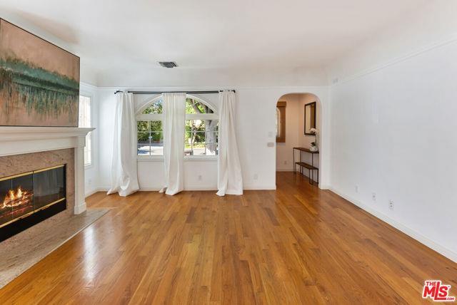 Foto del edificio - 8752 Dorrington Ave