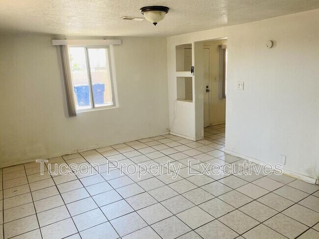 Building Photo - 208 W Ventura St