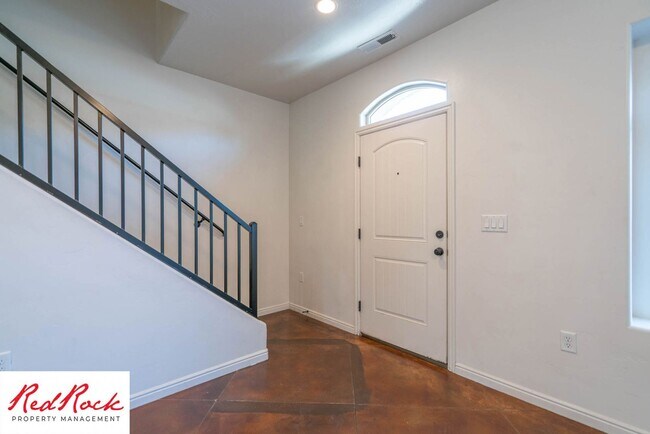Foto del edificio - 3 Bedroom & 2.5 Bathroom & Dog Friendly!