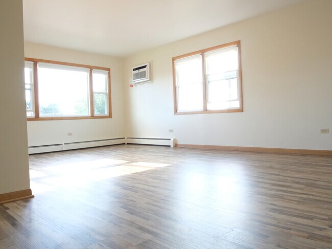 Foto del edificio - 8418 W Oak Ave