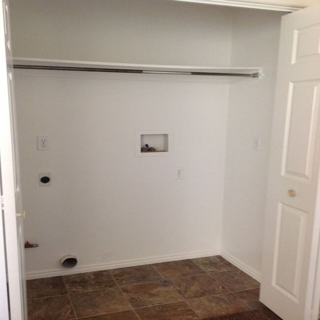 Building Photo - 3 bedroom 2bathroom in St. George , Utah