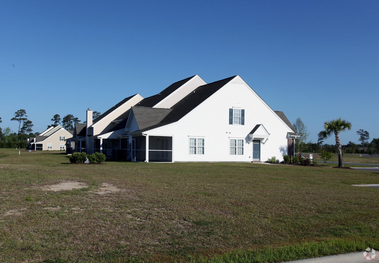 Building Photo - 2101-2111 Cass Lake Dr