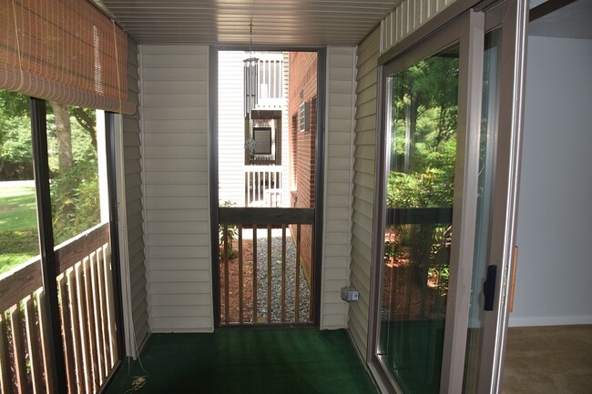 Foto del edificio - 300 Candlewood Park