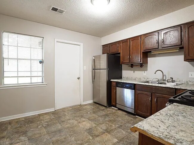 Foto del edificio - 2116 Greenoaks Rd