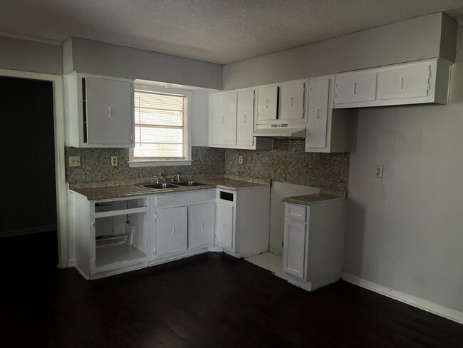 Foto del edificio - 3445 Bradcrest Dr