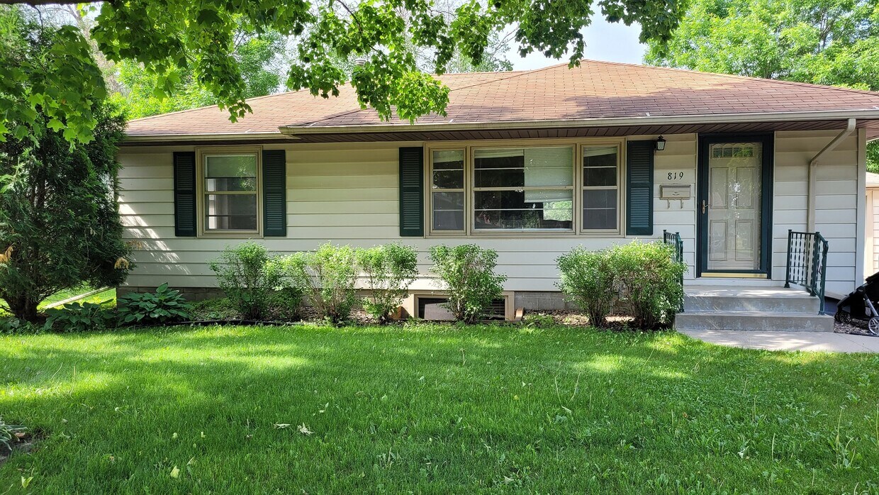 819 11 1/2 St. SW - 819 11 1/2 St SW