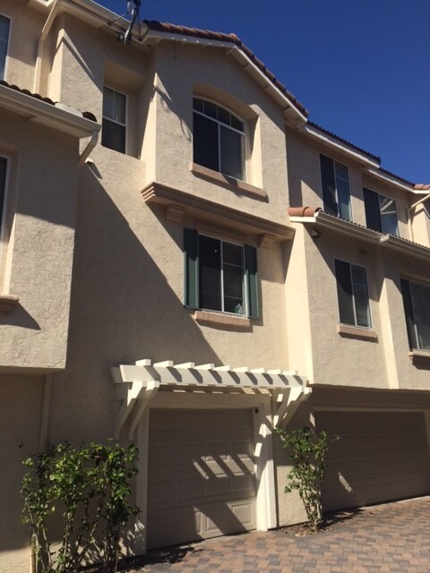 Building Photo - 918 Camino de la Reina