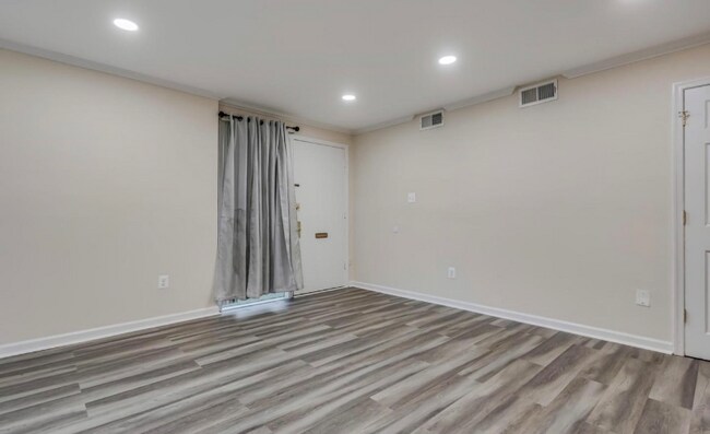 Building Photo - 7135 Donnell Pl