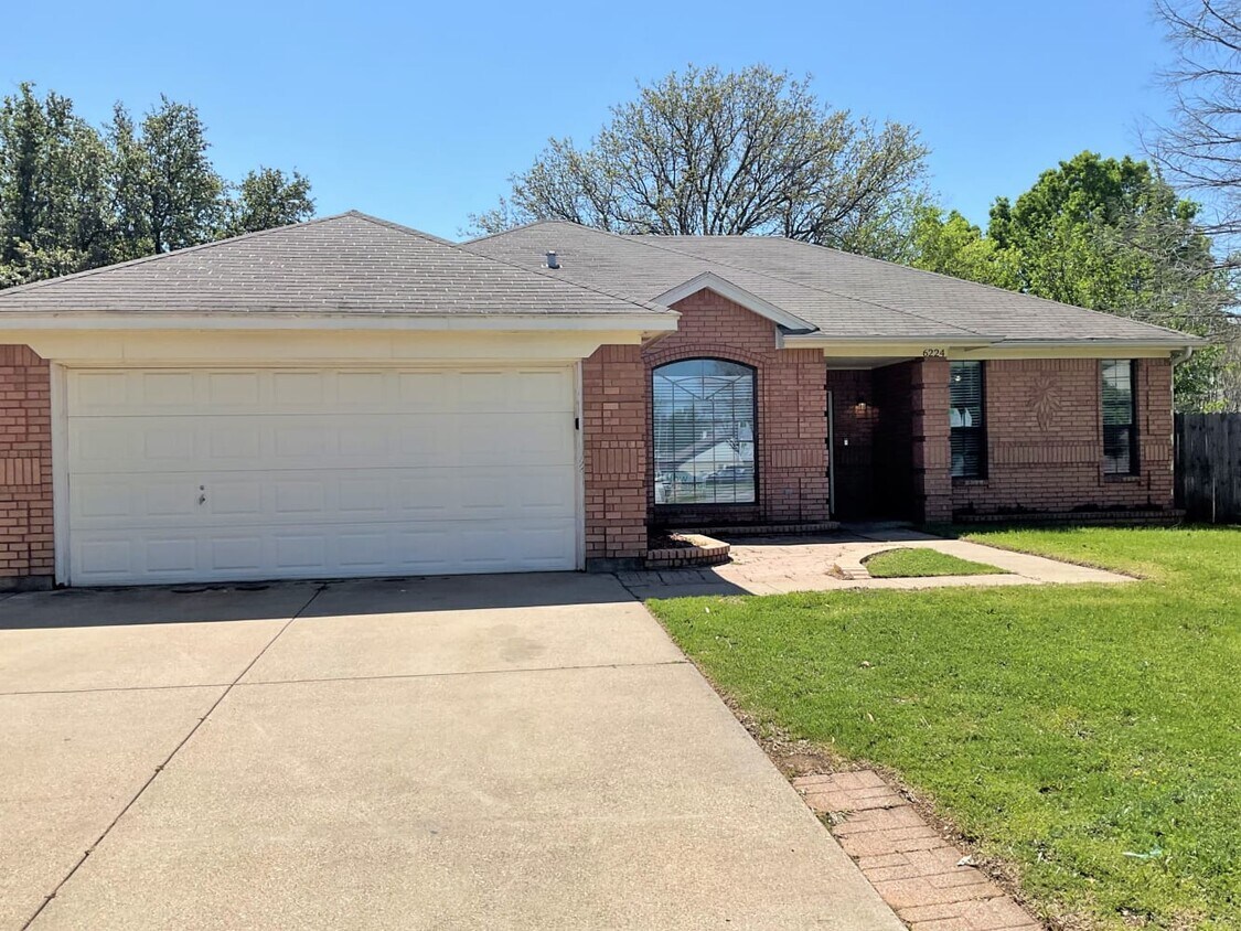 Foto principal - 6224 Vista Wood Dr