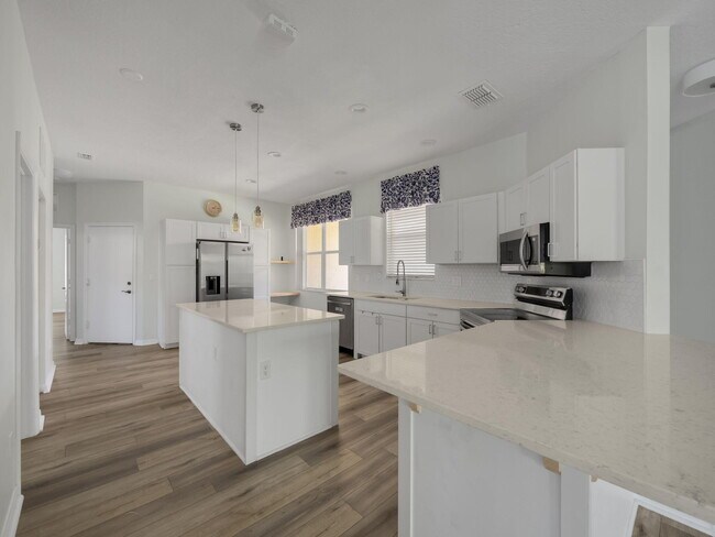 Building Photo - 11012 SW Dunhill Ct