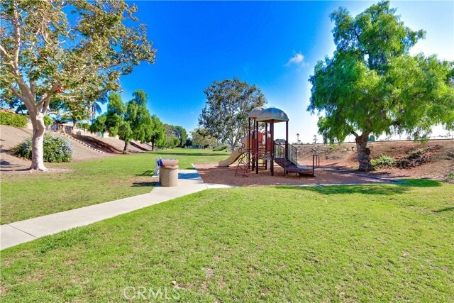 Building Photo - 25562 Via Solis