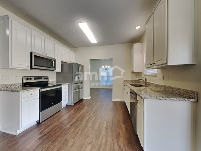 Foto del edificio - 215 Creekview Dr
