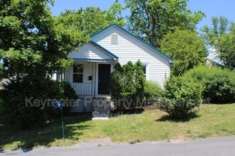 Building Photo - 509 5th St