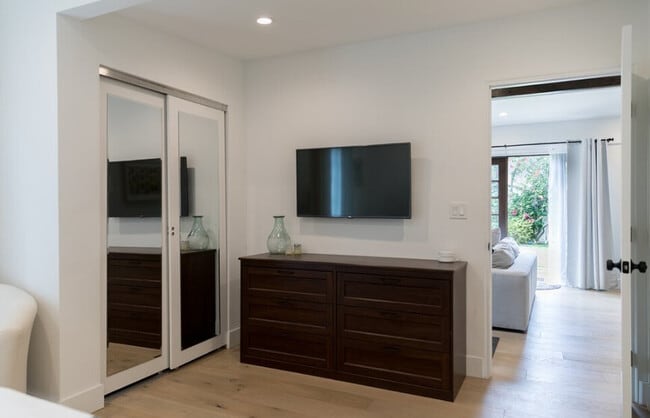 Building Photo - Fully Furnished Gem in a Prime Location