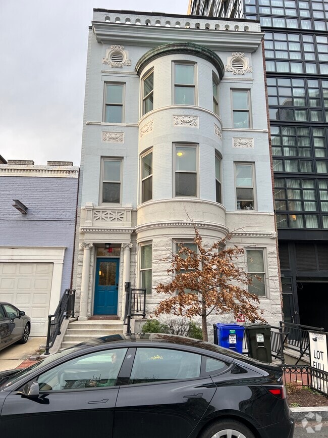 Building Photo - 475 New York Ave NW