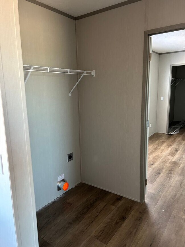 Foto del edificio - 2 bed 2 bath / horse facility.